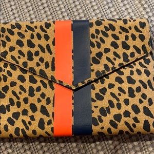 Leopard clutch